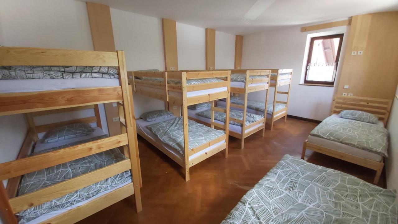 Hostel In Picerija Spajza موجسترانا المظهر الخارجي الصورة