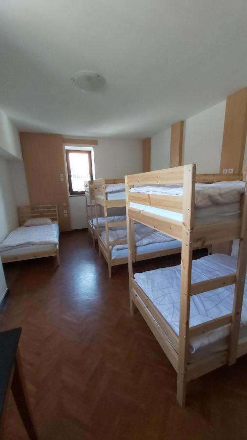 Hostel In Picerija Spajza موجسترانا المظهر الخارجي الصورة