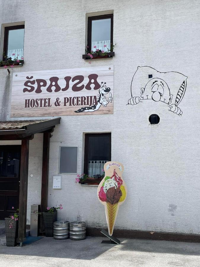 Hostel In Picerija Spajza موجسترانا المظهر الخارجي الصورة