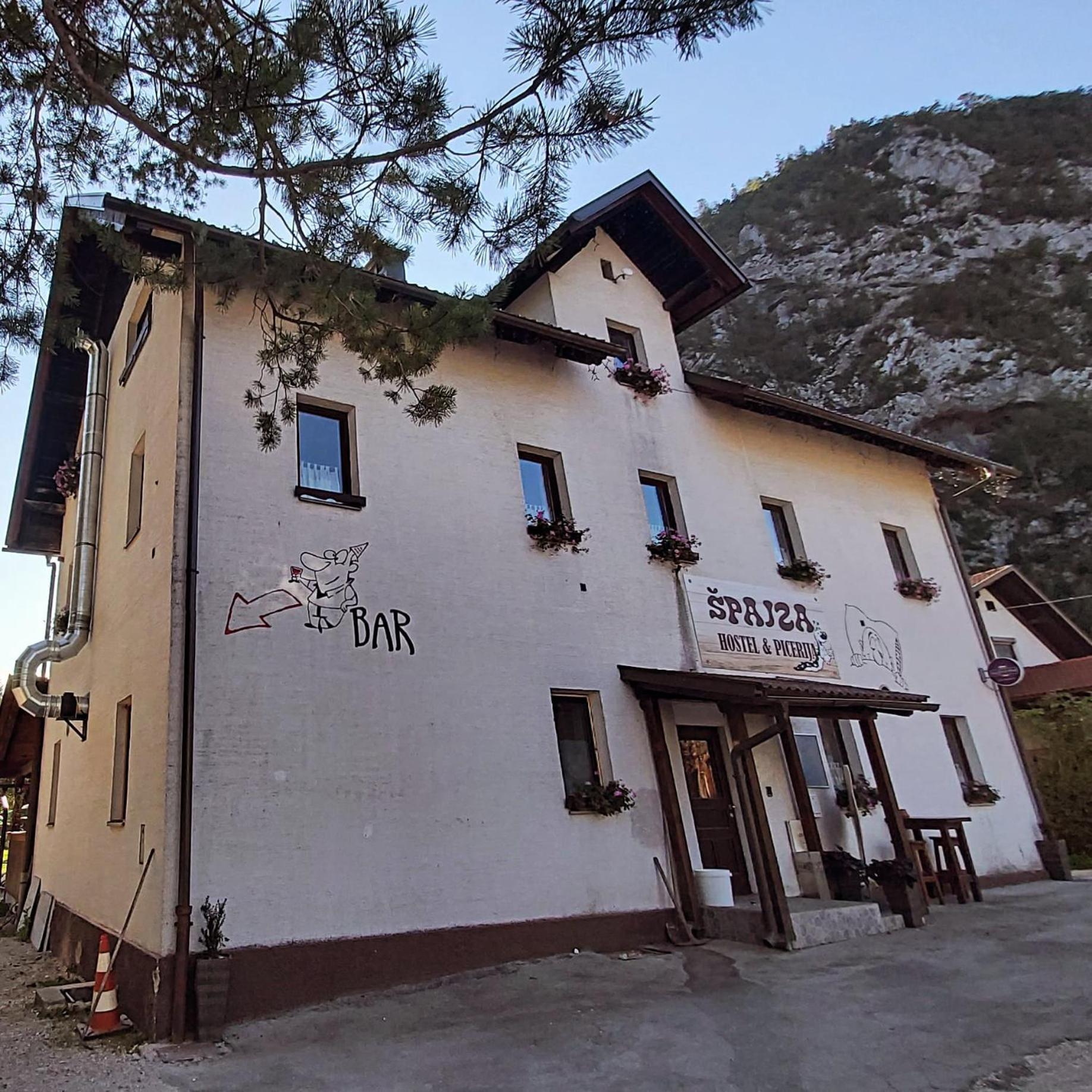 Hostel In Picerija Spajza موجسترانا المظهر الخارجي الصورة